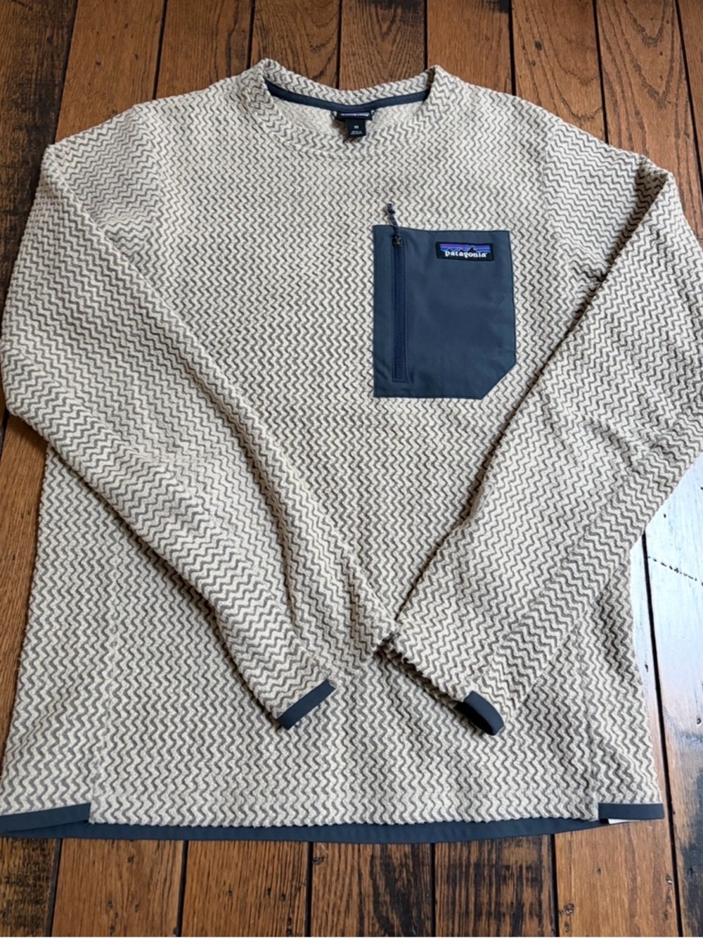 Patagonia Men’s R1 Air Crew Long-Sleeve Sweater with pelican colour